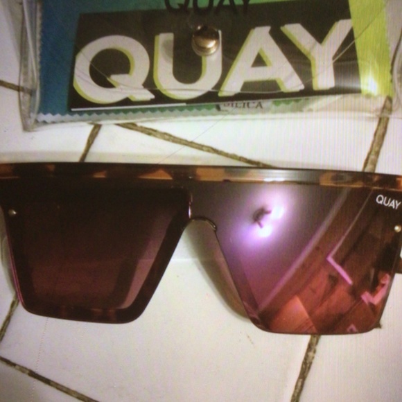 RARE Quay Hindsight shield sunglasses sale !!! - Picture 2 of 5